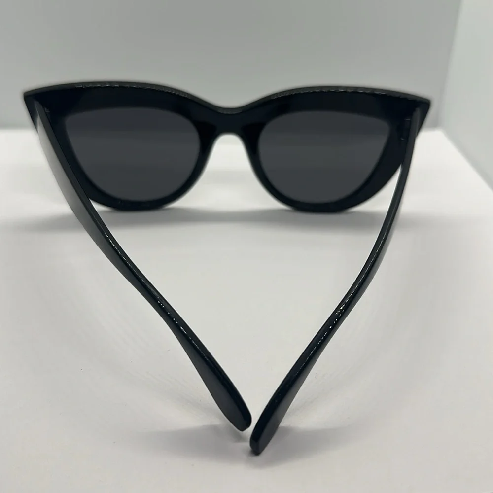 NWT Chic Black Cat Eye Sunglasses - UVProtection - Vintage Inspired Glamour